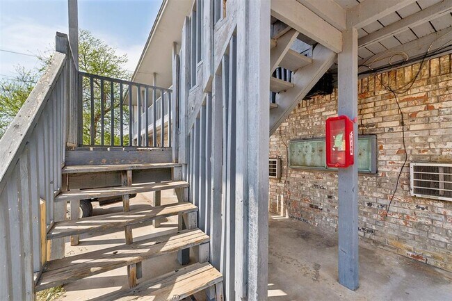 Building Photo - 1401 E St