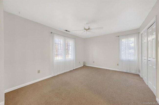 Building Photo - 1306 Nutmeg Dr