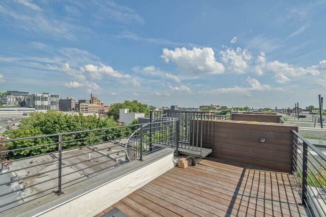 Building Photo - 1003 S 17th St