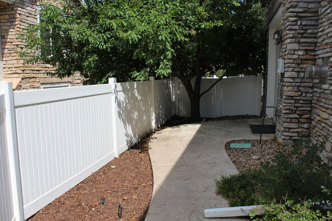 fenced in back yard - 216 Whitehaven Cir