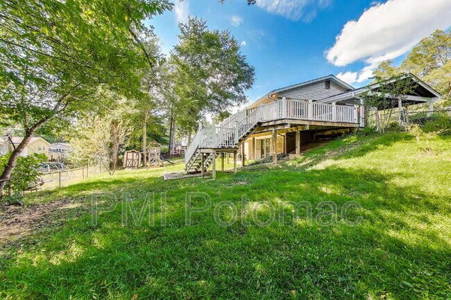 Building Photo - 5406 Parkvale Terrace