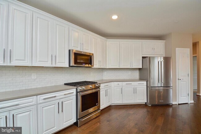 Building Photo - 3989 Norton Pl