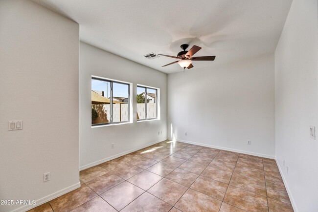 Building Photo - 3805 E Earll Dr