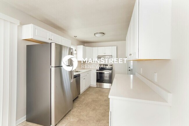 Building Photo - 4 Bedroom Pet-Friendly Home in KINGSTON, TN with Main Street Renewal