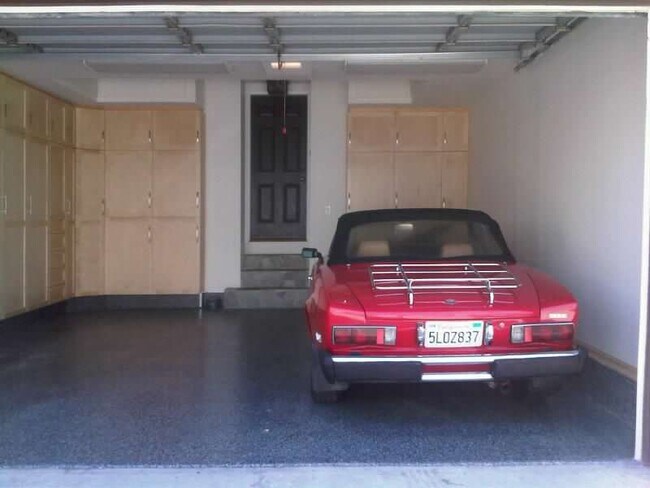 Building Photo - 332 21st St