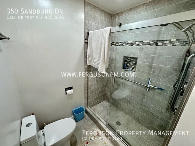 Building Photo - 350 Sandburg Dr