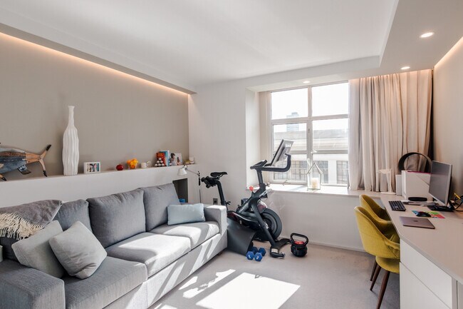 Building Photo - 1800 Washington St