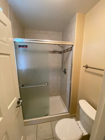 Shower - 258 Canterbury Ave