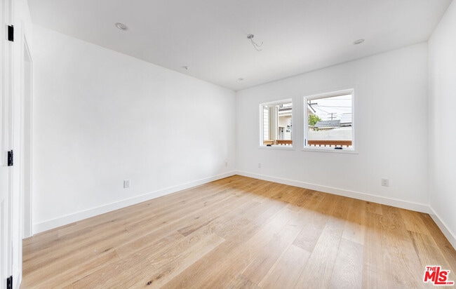 Building Photo - 4287 La Salle Ave
