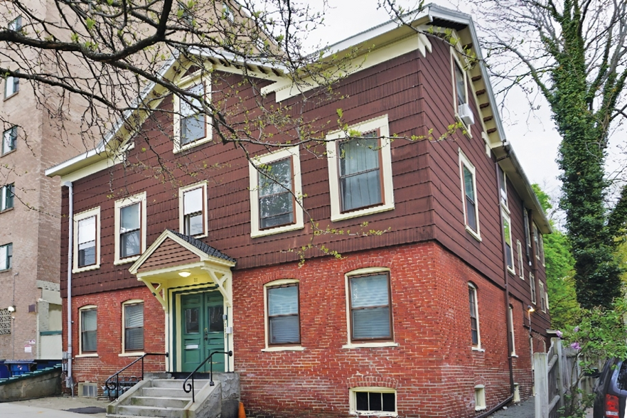 Building Photo - 13 Smith Ave