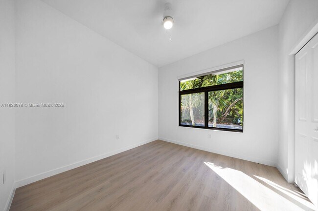 Building Photo - 20 NE 19th Ave