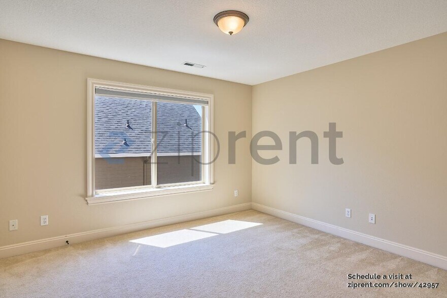 Building Photo - 11379 NW Valros Ln