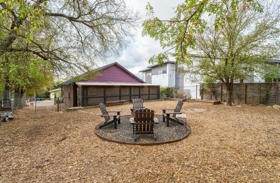 Building Photo - 2804 Crest Ave