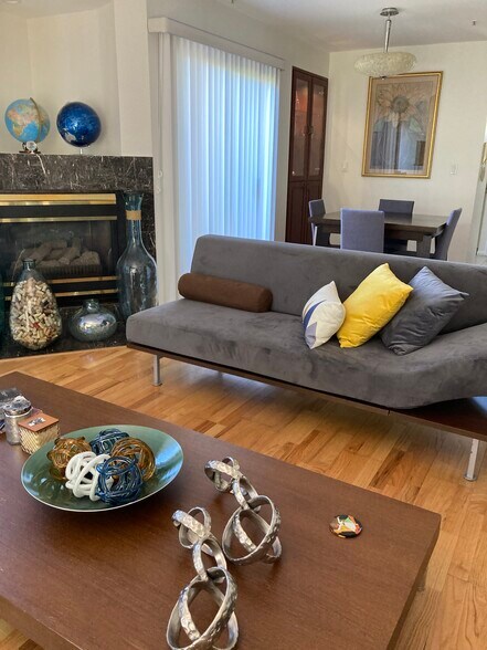 Living room/dining - 431 W Lexington Dr