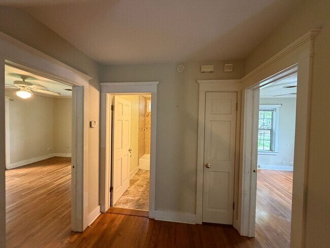 Building Photo - 207 Goodman Pl