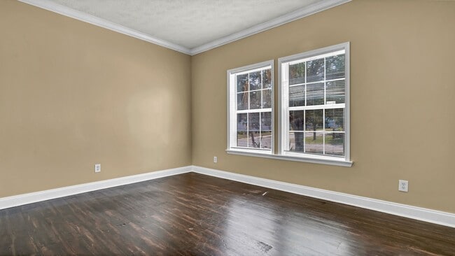 Building Photo - Spacious 3-Bedroom Home with Recent Upgrad...
