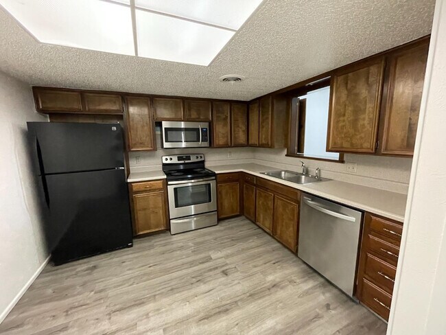 Building Photo - 7916 Albany Ave