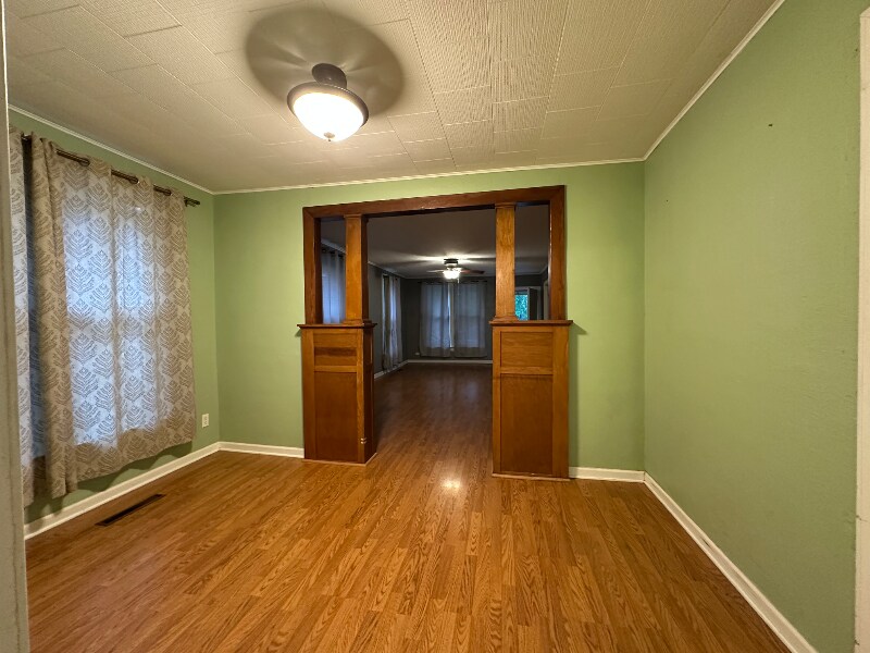 Building Photo - 252 S Oak St