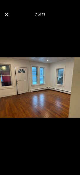 Building Photo - 49R Siren St