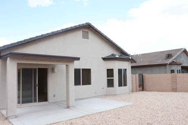 Building Photo - Brand New Home in Holiday