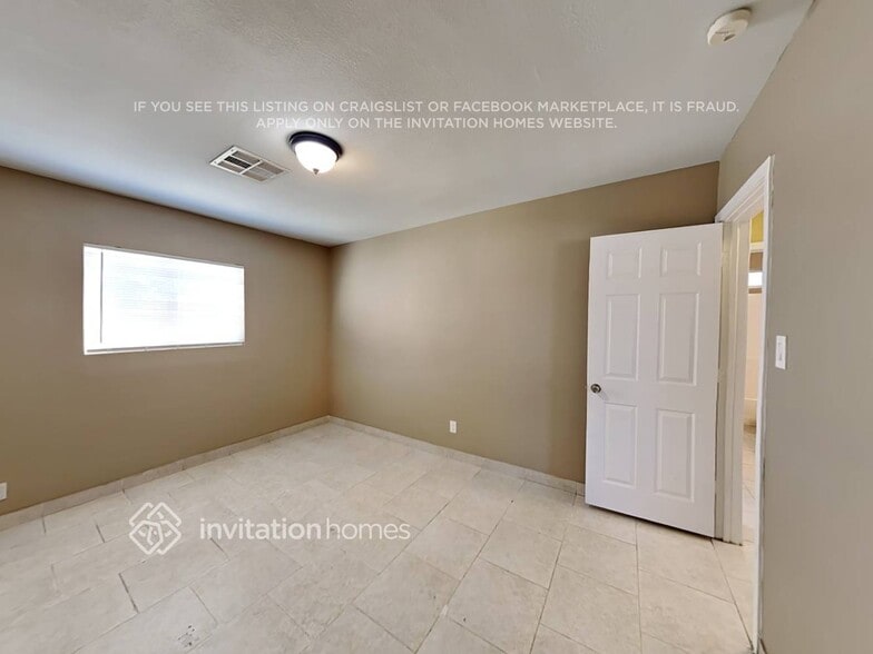 Building Photo - 5047 W Tuckey Ln