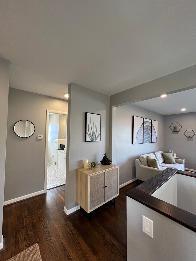 Building Photo - 1246 Hillcrest Ct