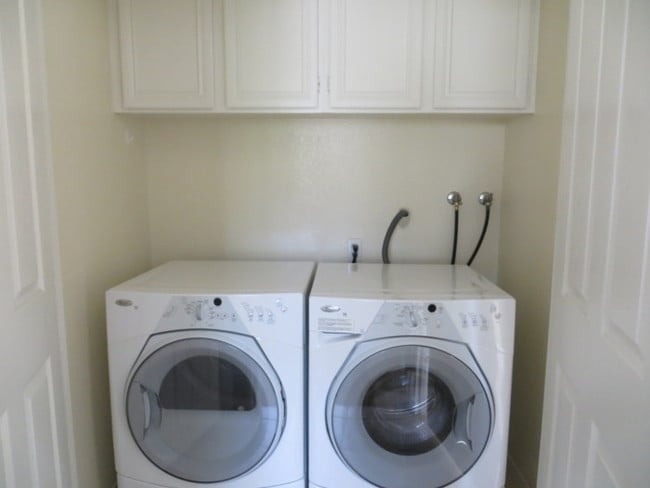 Building Photo - Spotless townhome in Pelagos Carmel Valley!