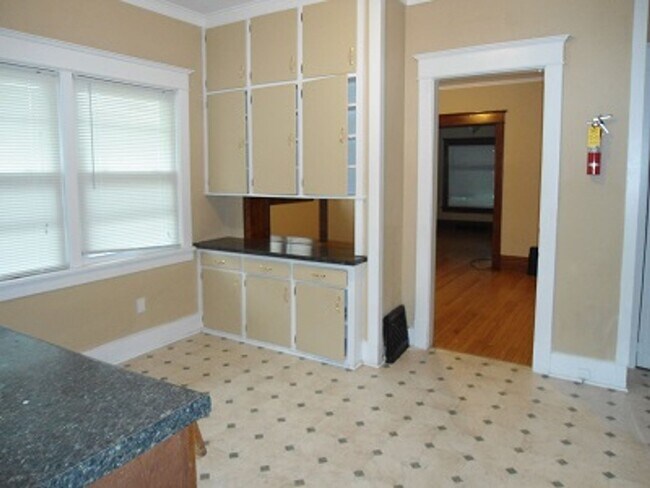 Building Photo - 1549 Bever Ave SE