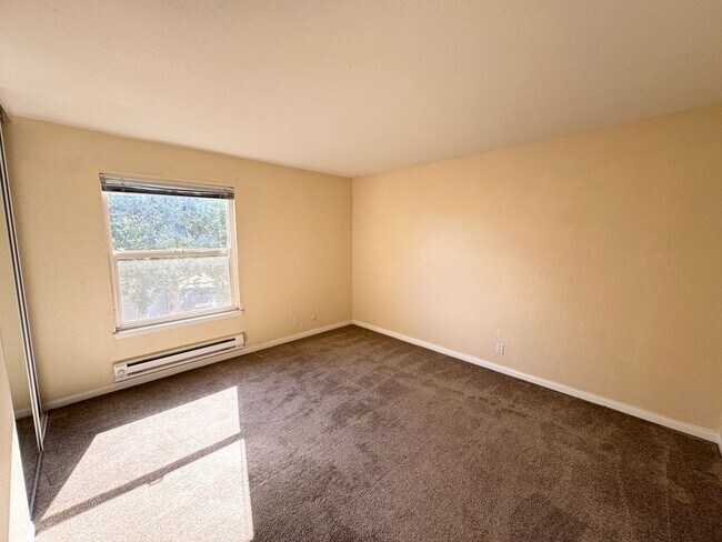 Building Photo - Great Shape Livermore Condo in Sonata Comm...