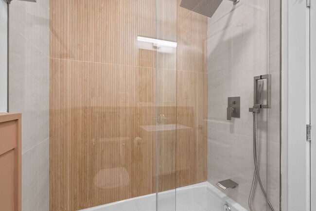 Building Photo - 3 Bed 3 Bath - Silver Spring Split Level -...