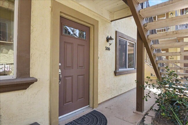 Building Photo - Walk to Balboa Park from This Beautiful Golden Hill Condo with Two Side-by-Side Parking Spaces