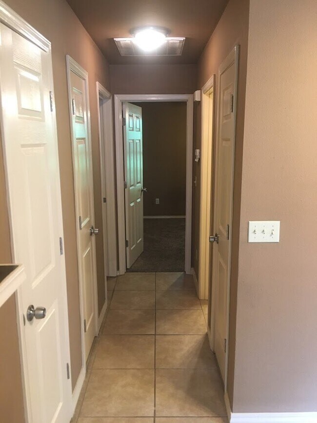 Building Photo - 719-721 N Storer Ave