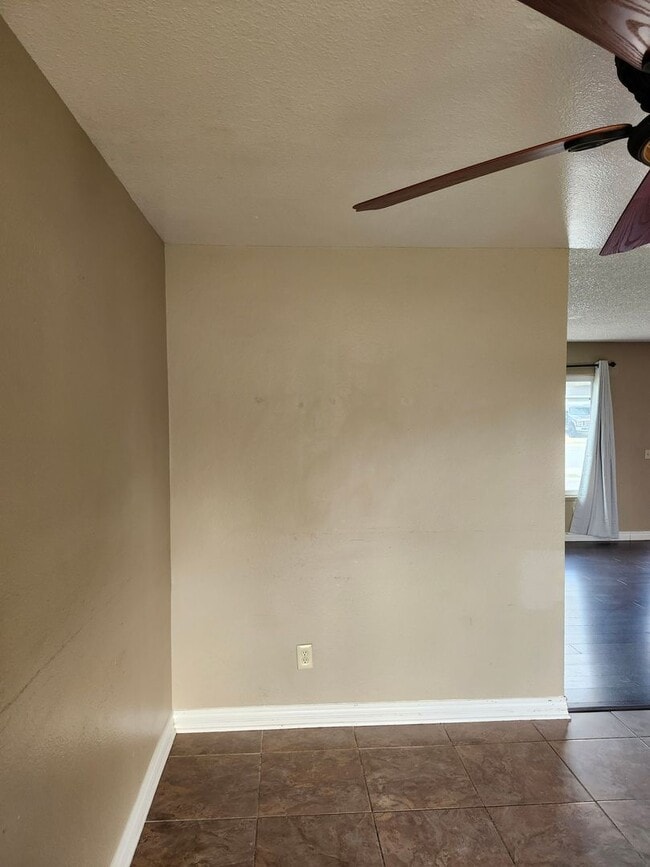 Building Photo - Inviting 3-Bedroom Home