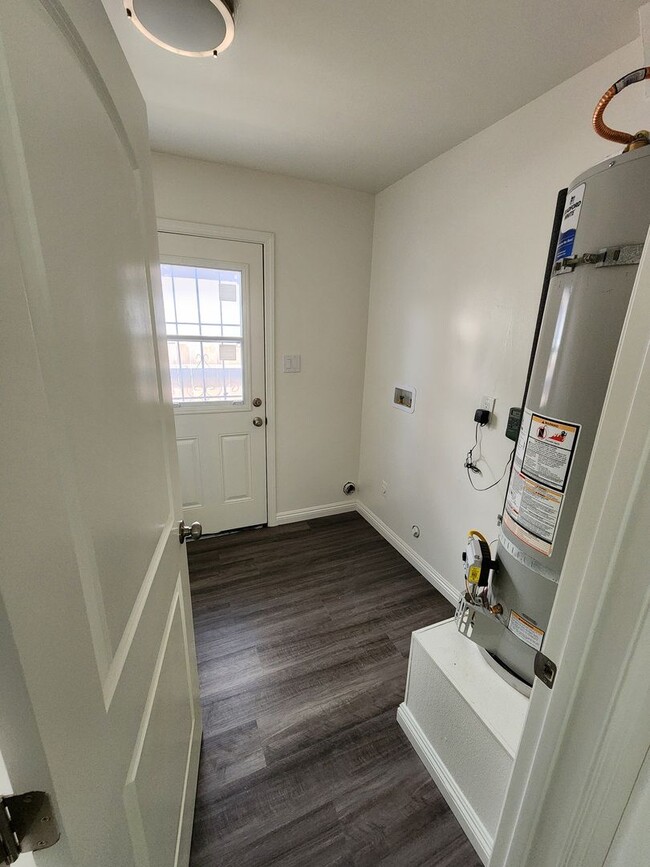 Building Photo - Newly Remodeled 3-Bedroom, 2-Bathroom Home...