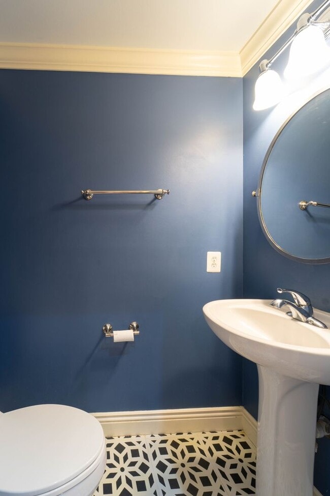 Building Photo - Updated Faircrest 4 BD 3.5 BA Townhome