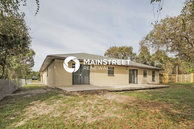 Building Photo - 4 Bedroom Pet-Friendly Home in Deltona, FL with Main Street Renewal
