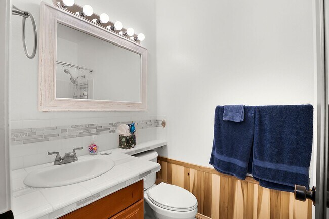 Building Photo - Stylish Furnished 2BR/2BA Condo with Resor...