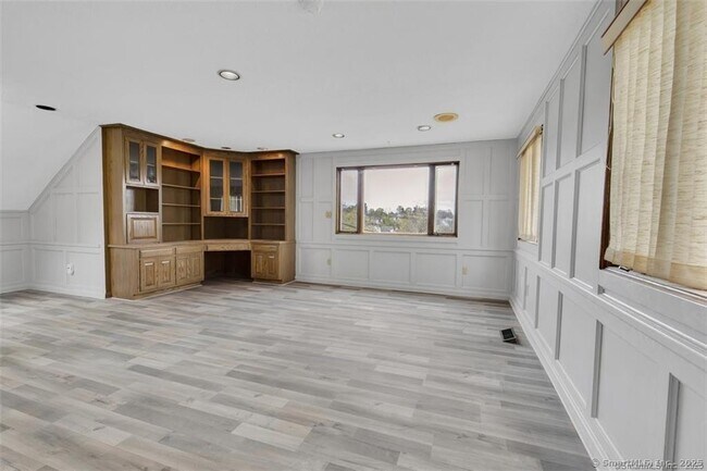 Building Photo - 571 Wolcott St