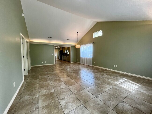 Living1 - 805 NW B St