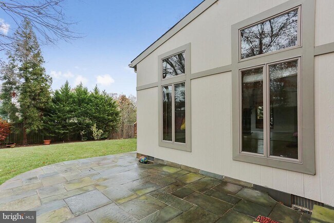 Building Photo - 9801 Clydesdale St