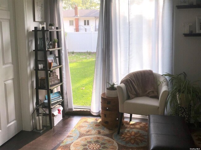 Building Photo - 1528 Carl Ave