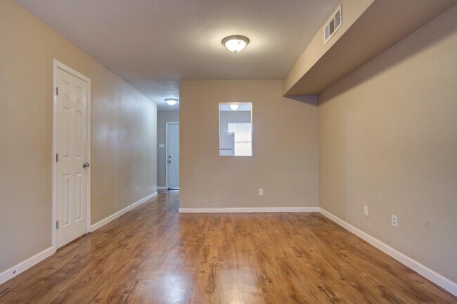 Building Photo - 400 Cedar Ave