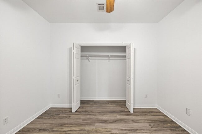 Building Photo - 1301 S Quinlan Park Rd