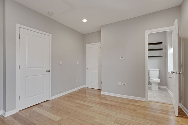 Building Photo - Recently Renovated Row House - H St Corrid...