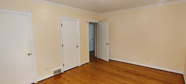 Building Photo - Ranch style home with full basement