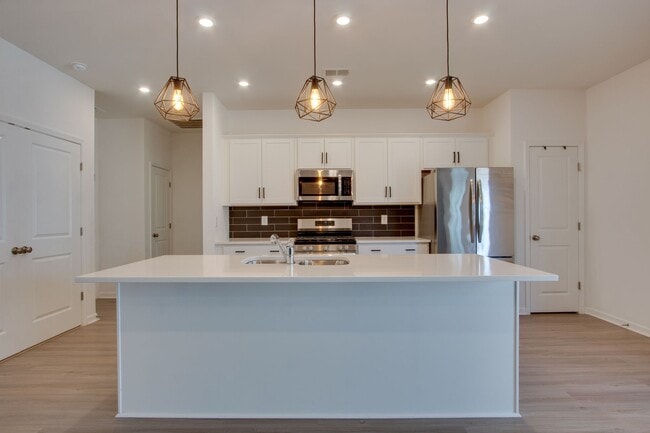 Building Photo - 1872 Holdens Hollow