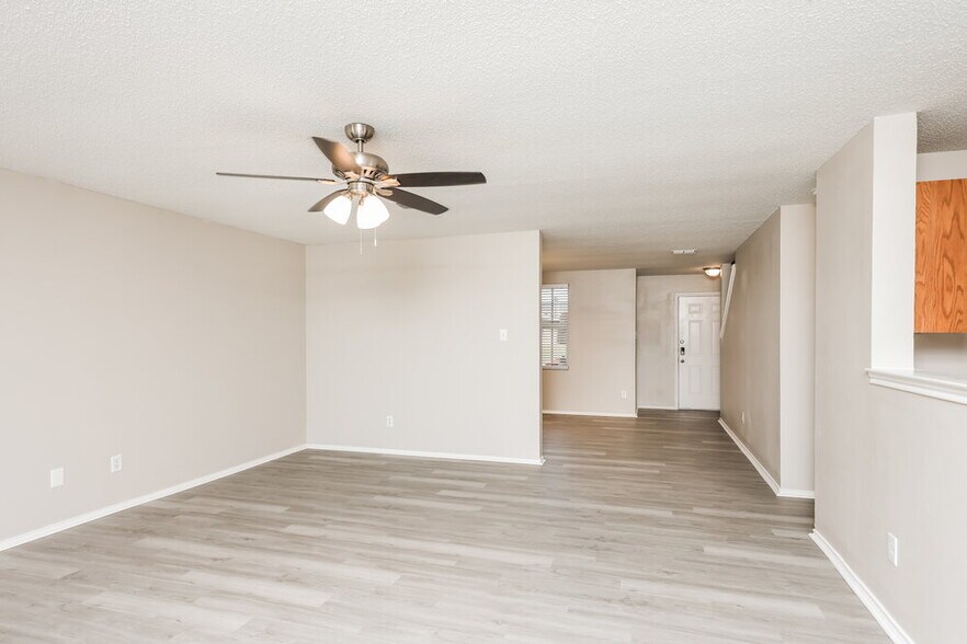 Building Photo - 2909 Paint Brush Pl