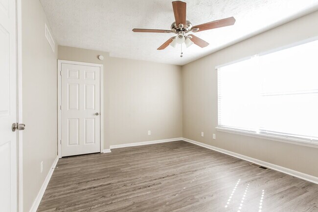 Building Photo - 819 Bitter Bark Ln