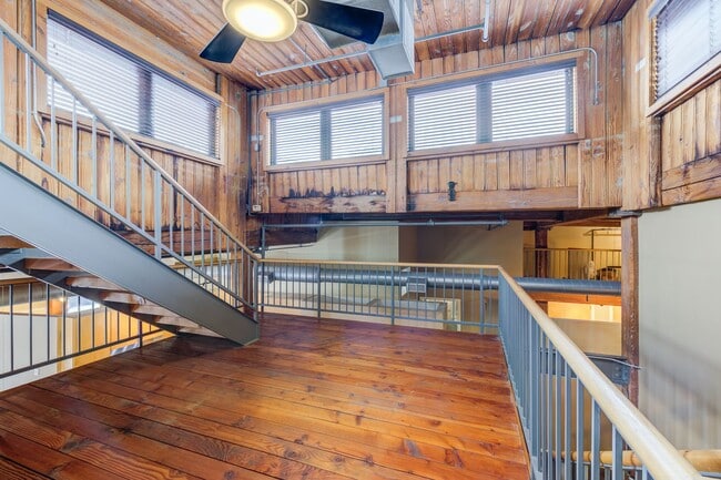 Building Photo - Huge Luxury 2 Story Condo with Private Rooftop Deck!