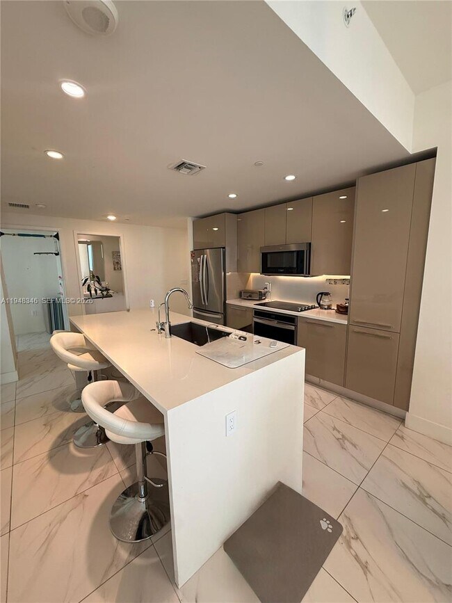 Building Photo - 2000 Metropica Wy